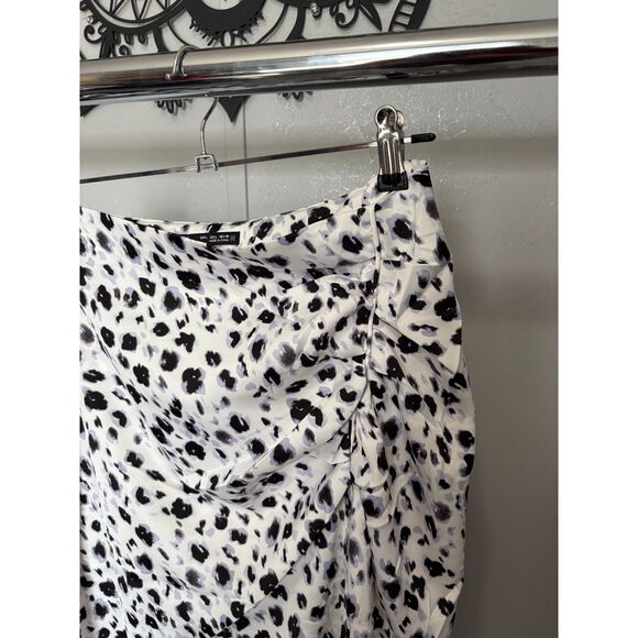 ZARA large black white animal print ruched skirt satin feel - Picture 5 of 9